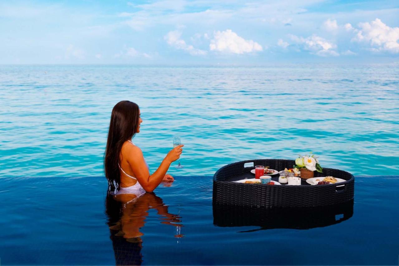 马尔代夫硬石酒店 Emboodhoo Lagoon 外观 照片 Floating breakfast at a resort in Maldives