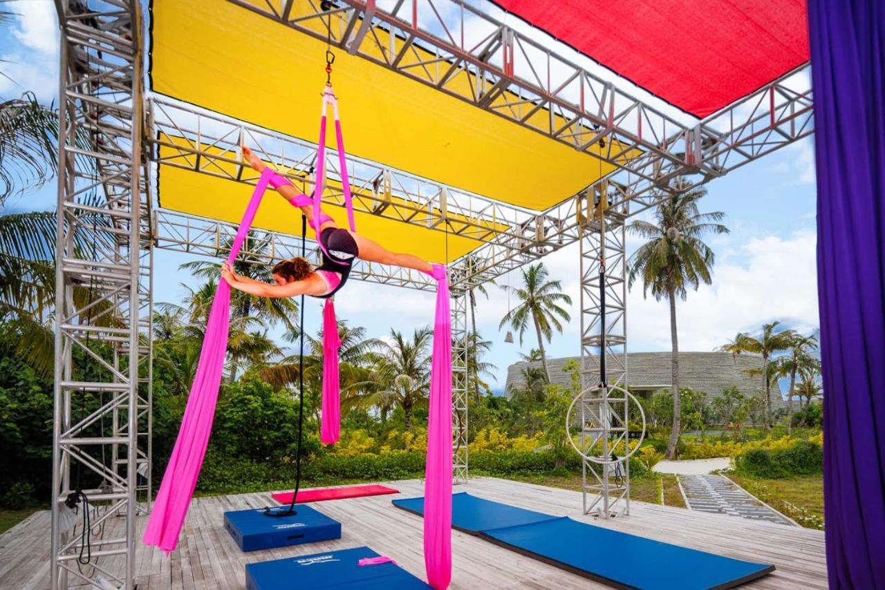 马尔代夫硬石酒店 Emboodhoo Lagoon 外观 照片 Aerial silks