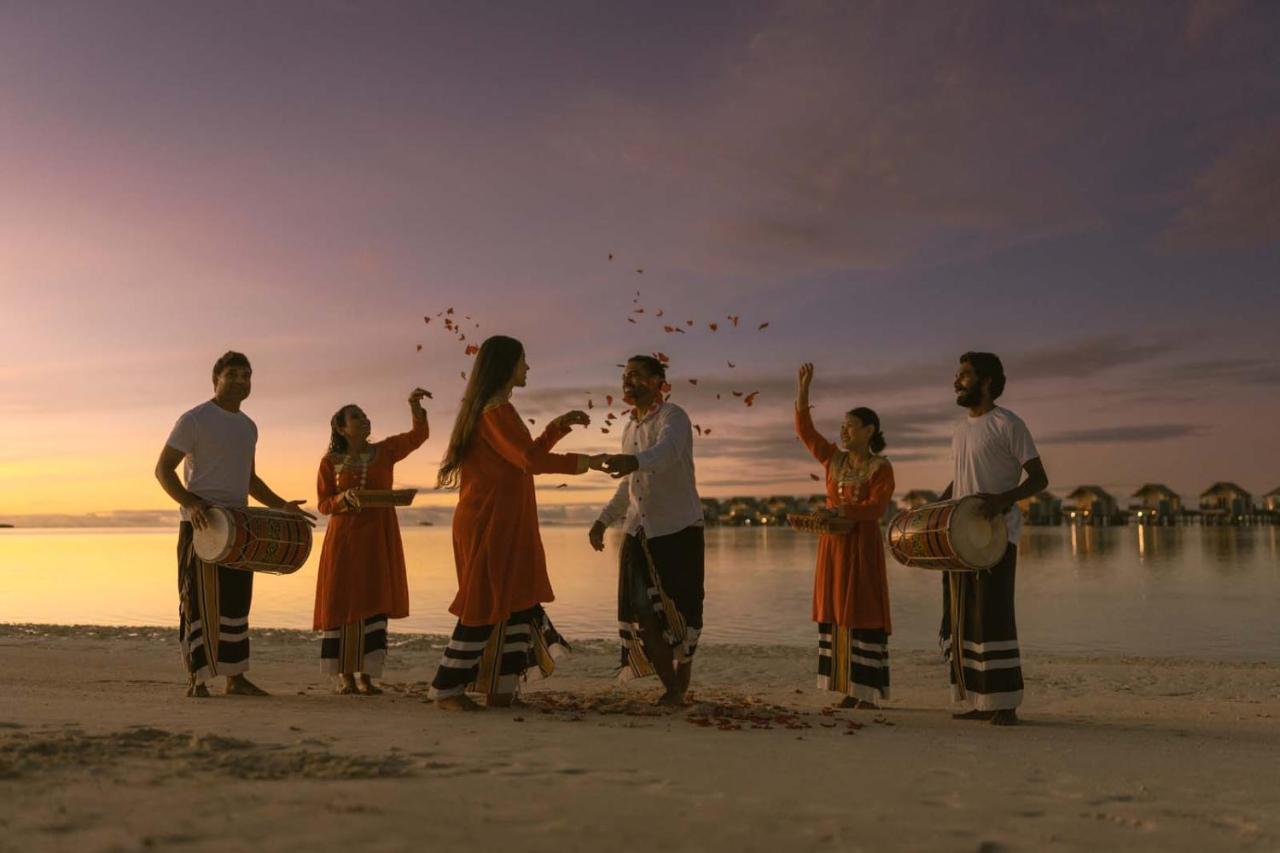 马尔代夫硬石酒店 Emboodhoo Lagoon 外观 照片 Aboriginal dancers at the 2008 National Indigenous Music Awards